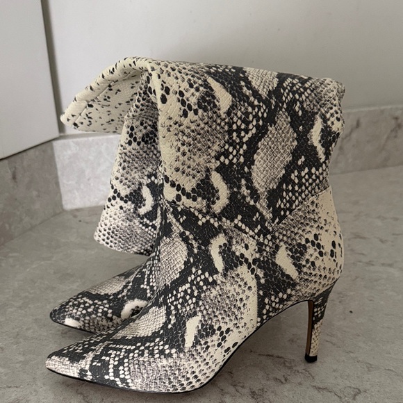 Snakeskin Patterned Knee-High Boots - Picture 2 of 6